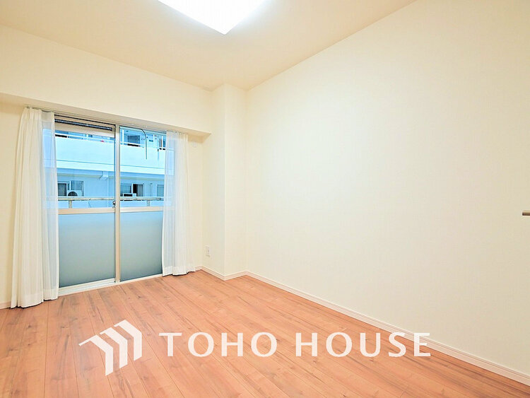 内装 採光もある洋室は、くつろぎのひと時を過ごすのにぴったり