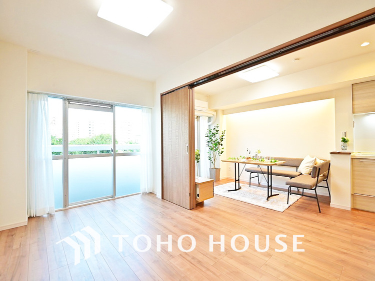 内装 1日の疲れを癒し、心地よく寛げるようゆったりとした広さをしています