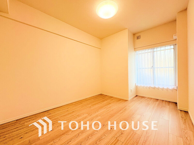 内装 採光もある洋室は、くつろぎのひと時を過ごすのにぴったり