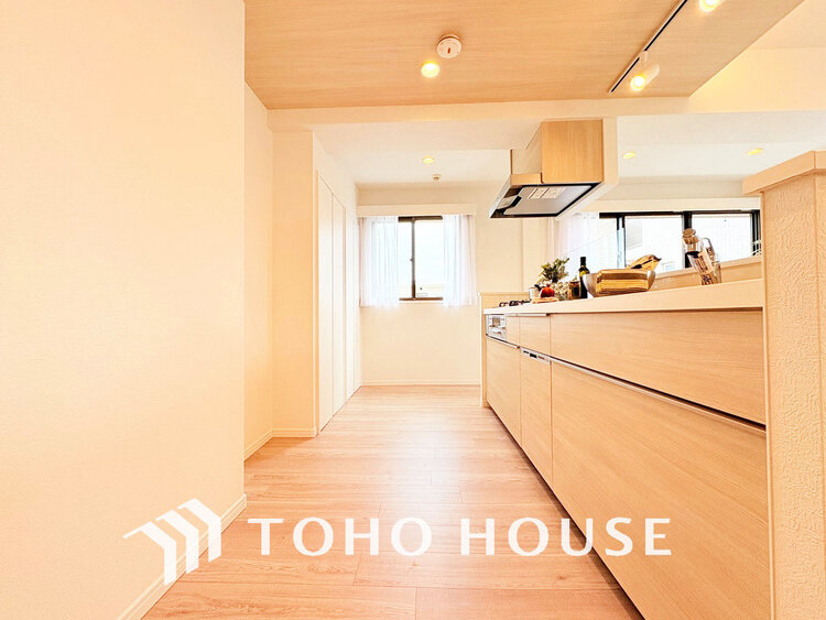 キッチン 落ち着きのあるカラーで統一された清潔感と気品が溢れるキッチン