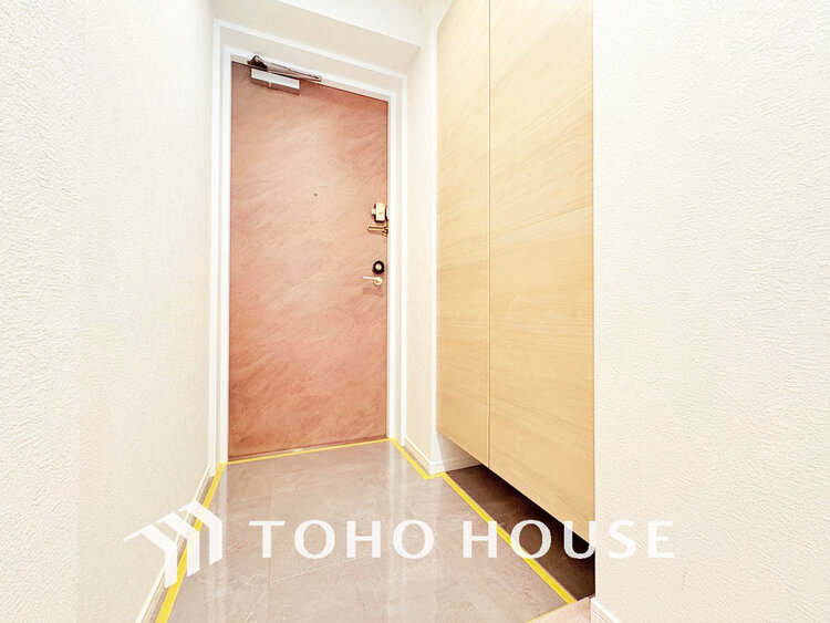 玄関 落ち着いた雰囲気の玄関、家族の帰りを暖かく迎えてくれます