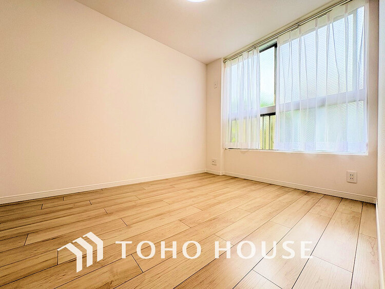 内装 採光もある洋室は、くつろぎのひと時を過ごすのにぴったり