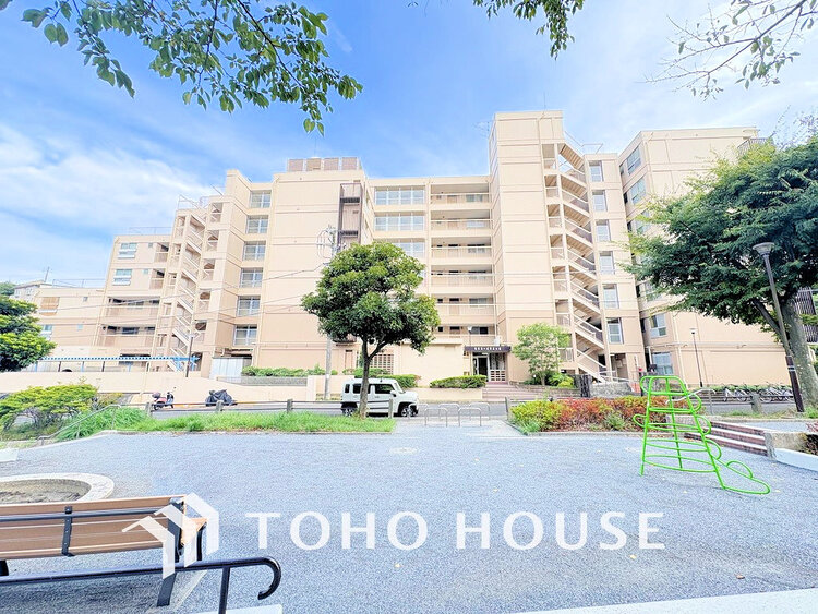 外観 〜「新横浜」駅徒歩11分〜広々専用庭付き2LDK〜南東向きのため陽当たり良好〜