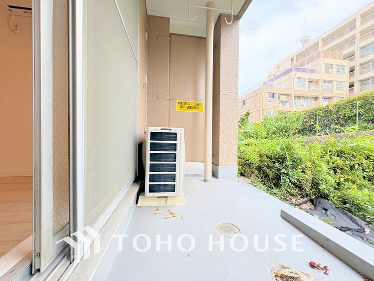 バルコニー 日当たりの良いバルコニーで晴れの日の洗濯物も楽しみになりますね