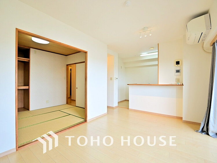 内装 上質な時間を育む暮らしのメインステージ。寛ぎとコミュニケーションを育む居心地のよい場所