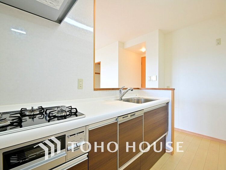 キッチン 落ち着きのあるカラーで統一された清潔感と気品が溢れるキッチン