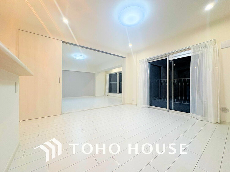 内装 家族みんなが爽やかに過ごせるように、光をたっぷり取り込んだLDK