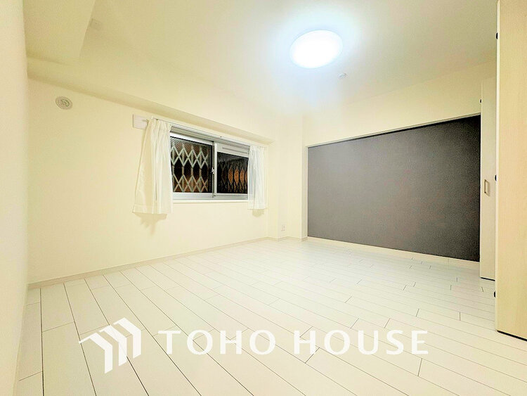 内装 採光もある洋室は、くつろぎのひと時を過ごすのにぴったり