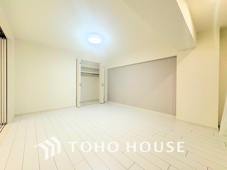 内装 シンプルですっきりとした室内は飽きのこない居心地の良い雰囲気