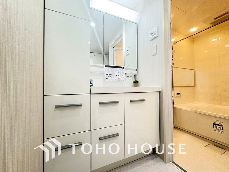 洗面 清潔感のある洗面室で朝の身支度を