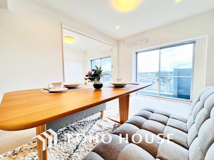 内装 家族みんなが爽やかに過ごせるように、光をたっぷり取り込んだLDK