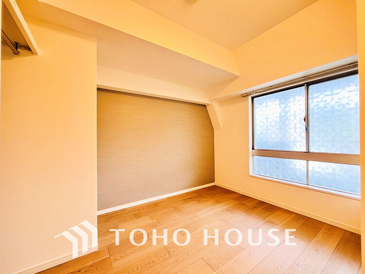 内装 採光もある洋室は、くつろぎのひと時を過ごすのにぴったり