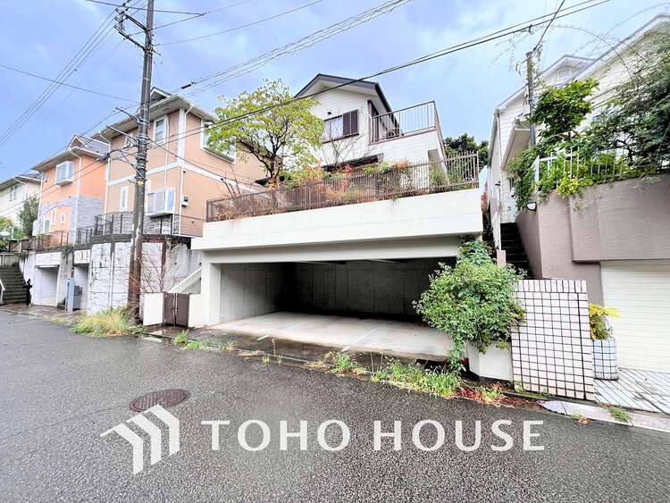 外観 〜閑静な住宅街に佇む広々とした二世帯住宅〜駐車場3台分有〜