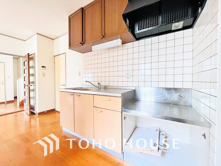 キッチン シンプルな部屋の雰囲気に溶け合うナチュラルキッチン