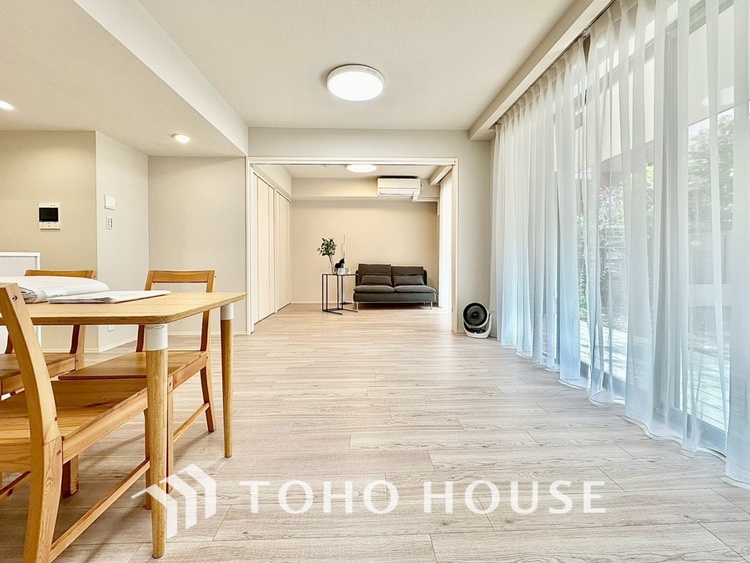 内装 【LIVING】◆住む喜び、楽しさ、感動◆を君と共有したい。いつまでもずっと家族を見渡せるこの広い空間で。