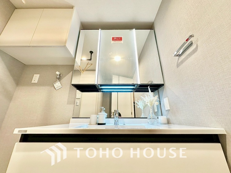 洗面 【WASHROOM】◆快適◆煌びやかな暮らしの中にも忘れたくない快適さ。大きな収納が助けてくれます。