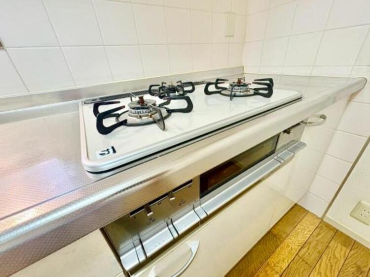 キッチン お料理はかどる三口コンロ