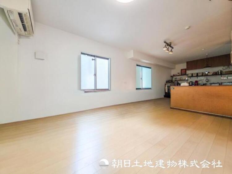 居間 【リビング】家族や友人との時間など１番多くの時間を過ごす空間だからこそ快適な空間を目指してプランニングしました