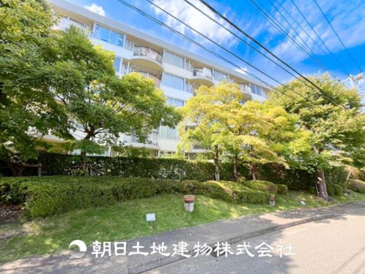 外観 【外観写真】青く気持ちのいい空が見渡せるゆとりのある住宅。気持ちよい風を感じて、ワクワクする暮らしがはじまります。