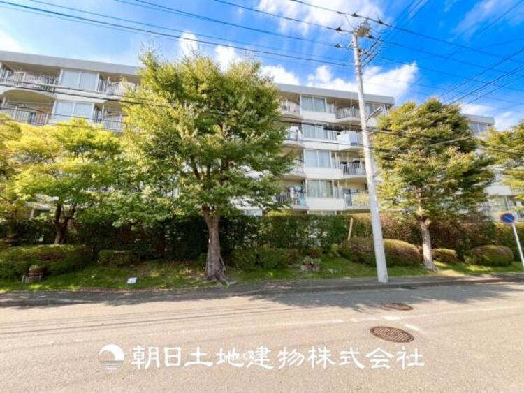 外観 【外観写真】当たり前の日常に、この開放感ある眺望と共に閑静な住宅街の季節感を演出する四季折々の変化を楽しめる心地よい場所となります。