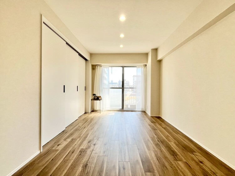 居間 居心地の良い空気感は、暮らしのステージを彩り、心からのやすらぎと満足感を与えてくれます。