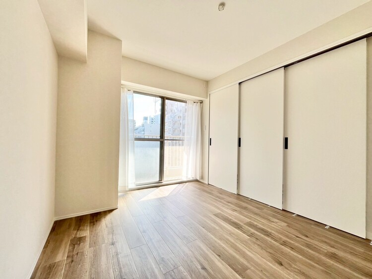 寝室 ベッドも十分に設置するスペースがあります。