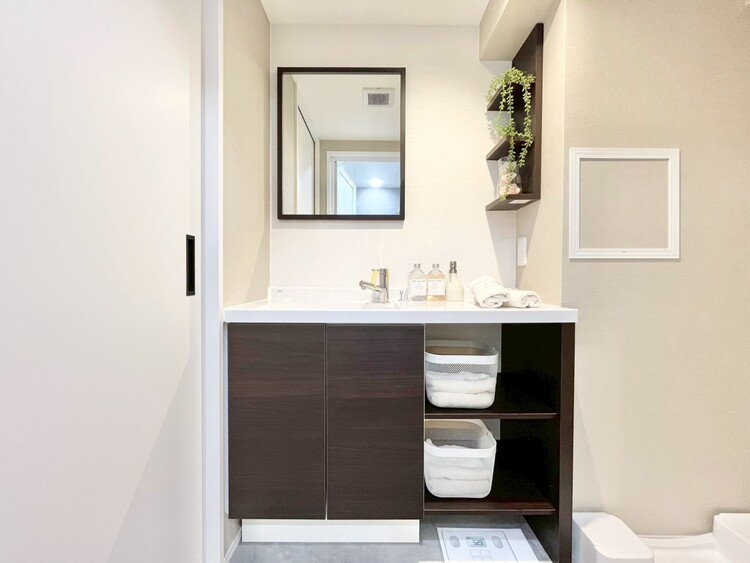 洗面 何かと物が増える場所だからこそ、スッキリと見映えの良い空間に。