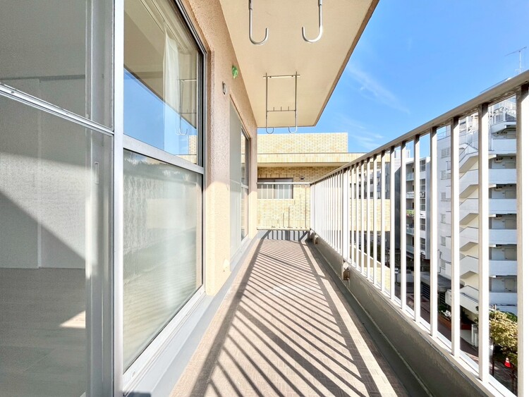 バルコニー 暮らしの中で、光と風を演出してくれるバルコニー。