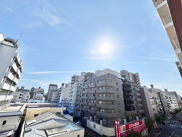 バルコニー 頬をなでる、優しい風を感じることが出来ます。