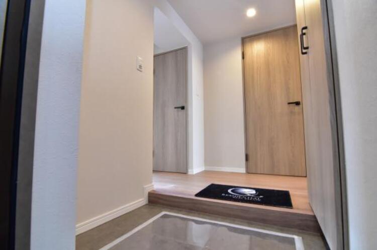 その他 広々とした玄関で大切なお客様をお出迎え。明るく気持ちの良い玄関は気持ちが盛り上がります。 