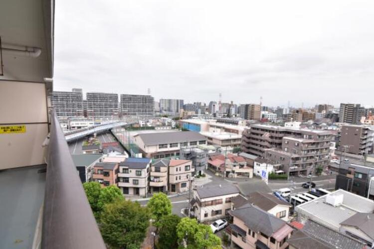 その他 ほっと一息つきたい時に望むこの眺望。リラックスできる空間になりますね。 