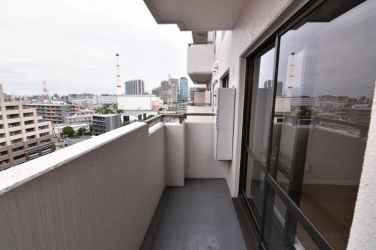 その他 バルコニー　心地よい風や陽光を楽しめるバルコニー。洗濯物を干すだけでなく、アイデア次第で多彩にお楽しみいただけます。