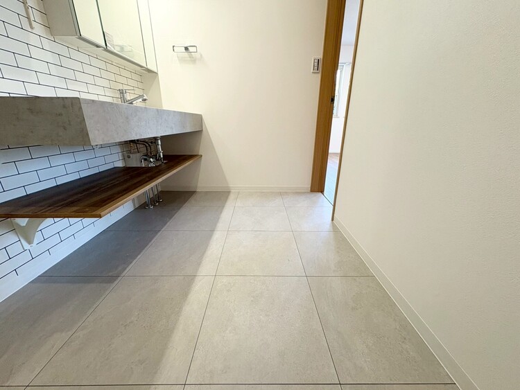 その他 十分な広さの脱衣所。