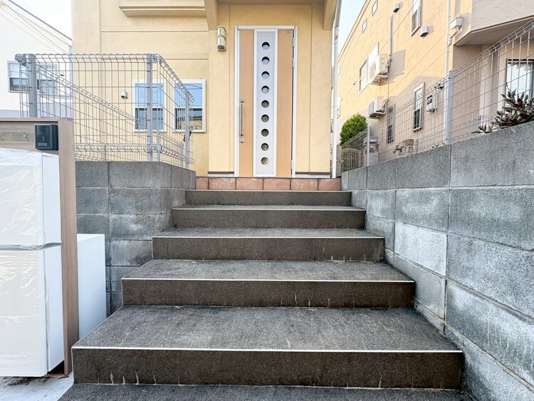 その他 上質感漂う玄関アプローチです。