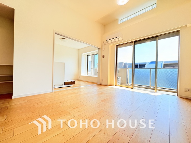 内装 広がりのある住空間、家族が集まるリビング・ダイニング