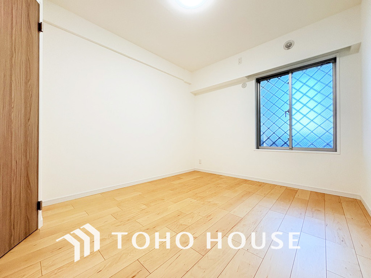 内装 採光もある洋室は、くつろぎのひと時を過ごすのにぴったり