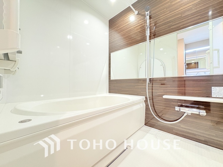 風呂 一日の疲れを癒すバスルームは、心地よいリラックスを叶える清潔感溢れる空間