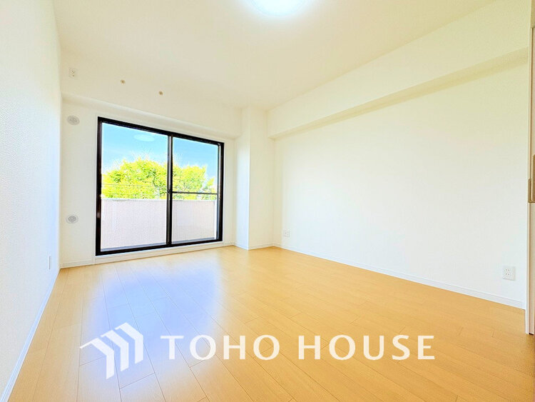 内装 採光もある洋室は、くつろぎのひと時を過ごすのにぴったり