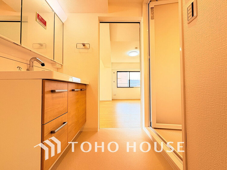 洗面 清潔感のある洗面室で朝の身支度を