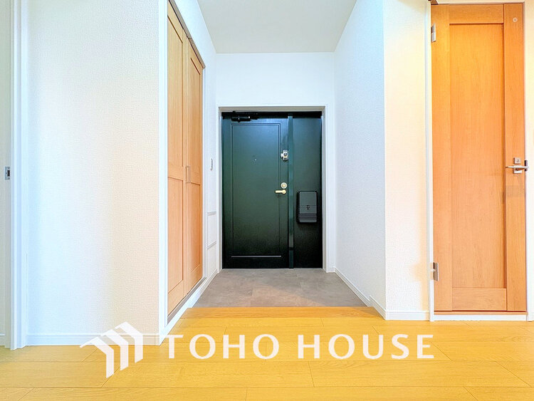 玄関 落ち着いた雰囲気の玄関、家族の帰りを暖かく迎えてくれます