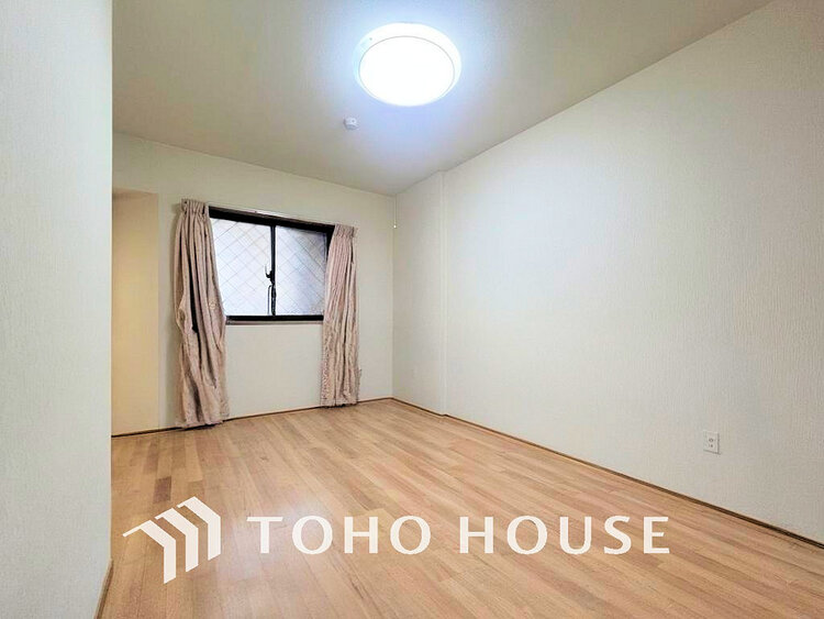 内装 シンプルですっきりとした室内は飽きのこない居心地の良い雰囲気(現地には家具があります)