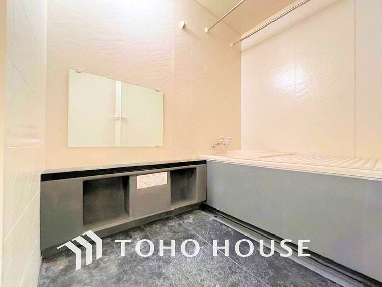 風呂 くつろぎの空間でゆったりバスタイム(現地には家具があります)