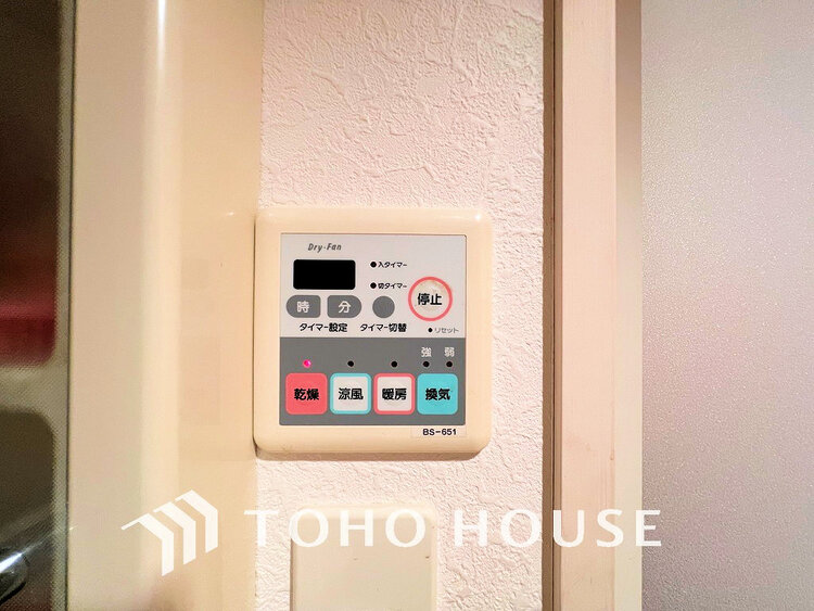 その他 浴室暖房乾燥機を完備し、雨天時のお洗濯も安心の浴室設備