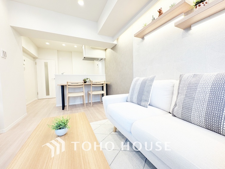 内装 【LIVING】◆眩い◆光が燦々と入り、家族の笑顔を照らす。「いつまでも続いて」と願う夢のような毎日がここにある。