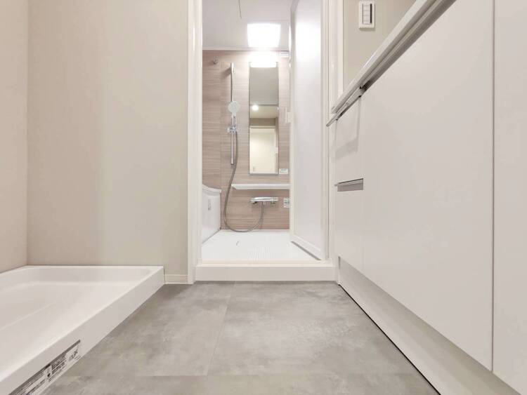 その他 十分な広さの脱衣所。