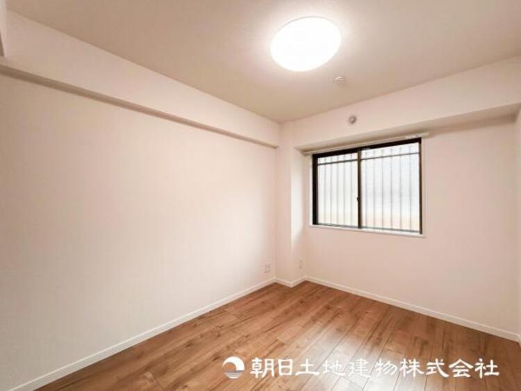 内装 【洋室】大切な家族一人ひとりの大切な個別空間。趣味・感性で個性的に飾って頂けるようシンプルに仕上げてあります。