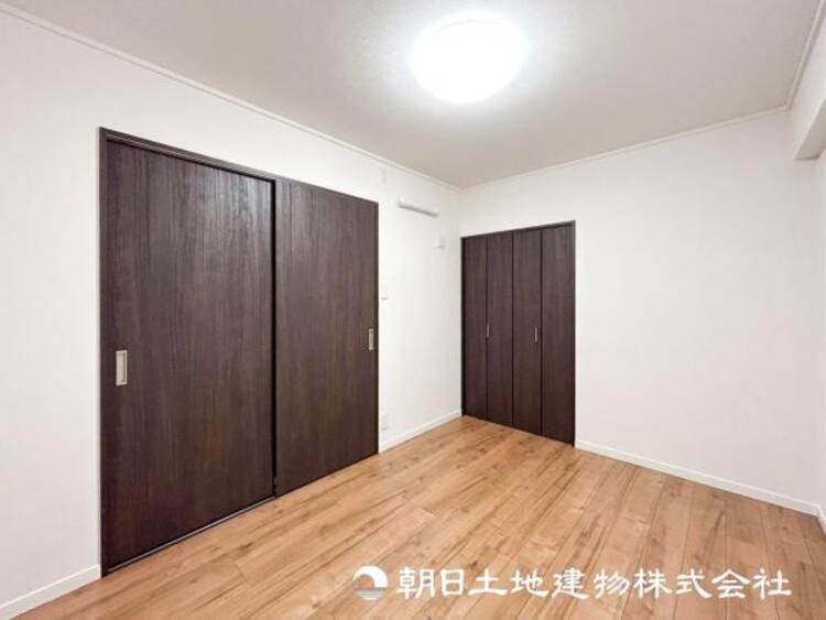 内装 【洋室】人間の感性を育むプライベートルームはシンプルが１番！読書やネット、大切な一人の時間も充実したものにできます。