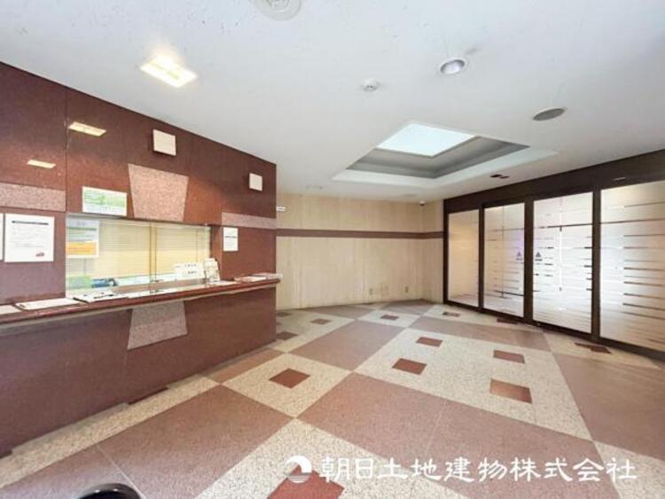 エントランス 【エントランス】その家から感じられる、気品・上質・重厚感・極細やかさ、そのすべては見た者に安らぎを与える特別な空間です。