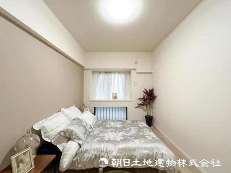 内装 【洋室】大切な家族一人ひとりの大切な個別空間。趣味・感性で個性的に飾って頂けるようシンプルに仕上げてあります。