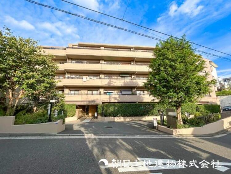 外観 【外観写真】時間のゆとりと空間、爽やかな陽光がもたらす光と風を贅沢なまでに感じる暮らしがここに始まります。